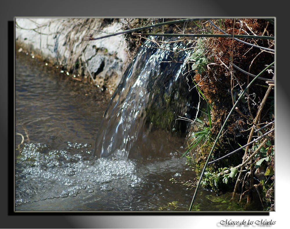 Agua...corriente.