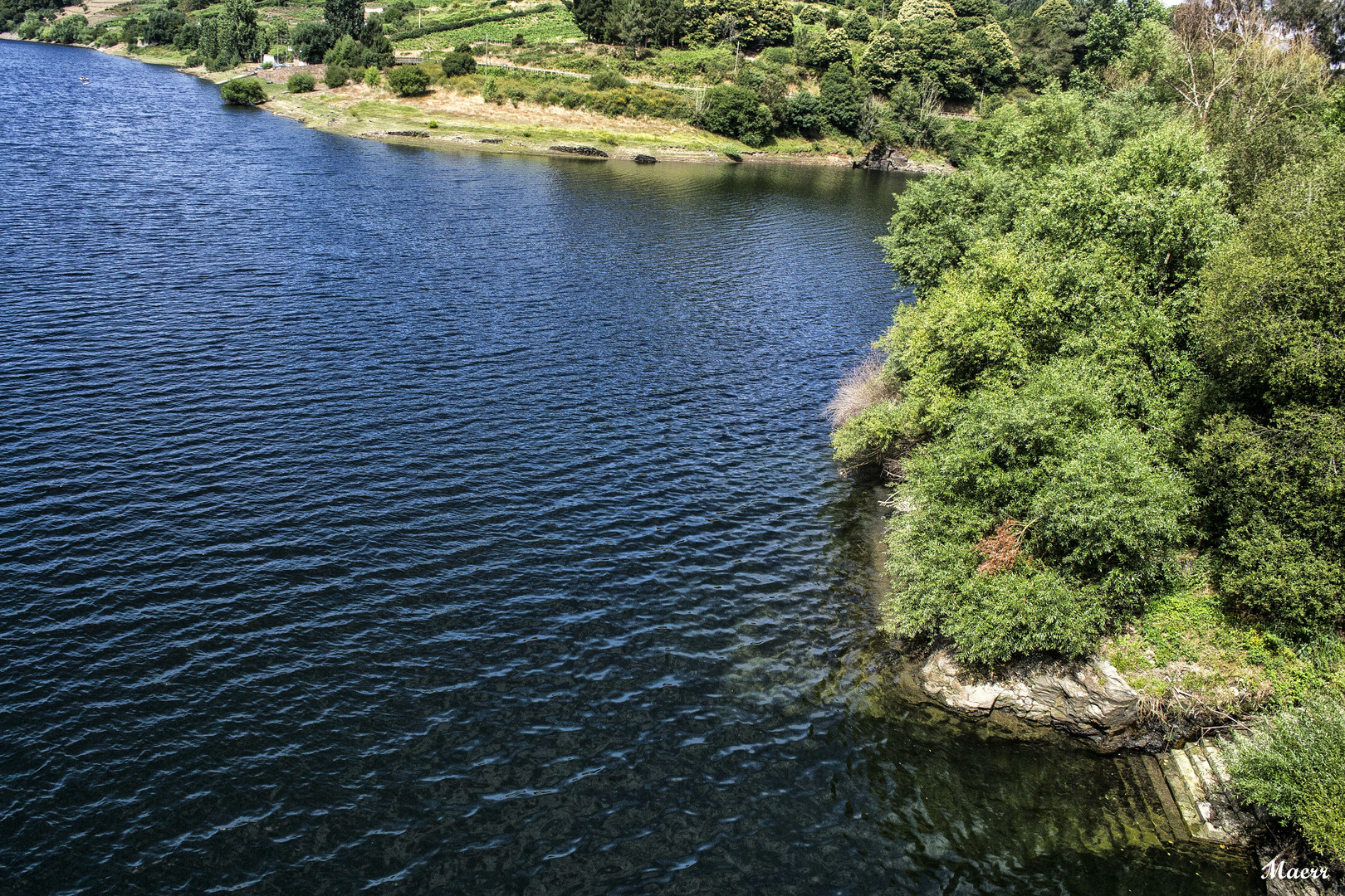 Aguas del Miño en El embalse de Belesar. Lugo