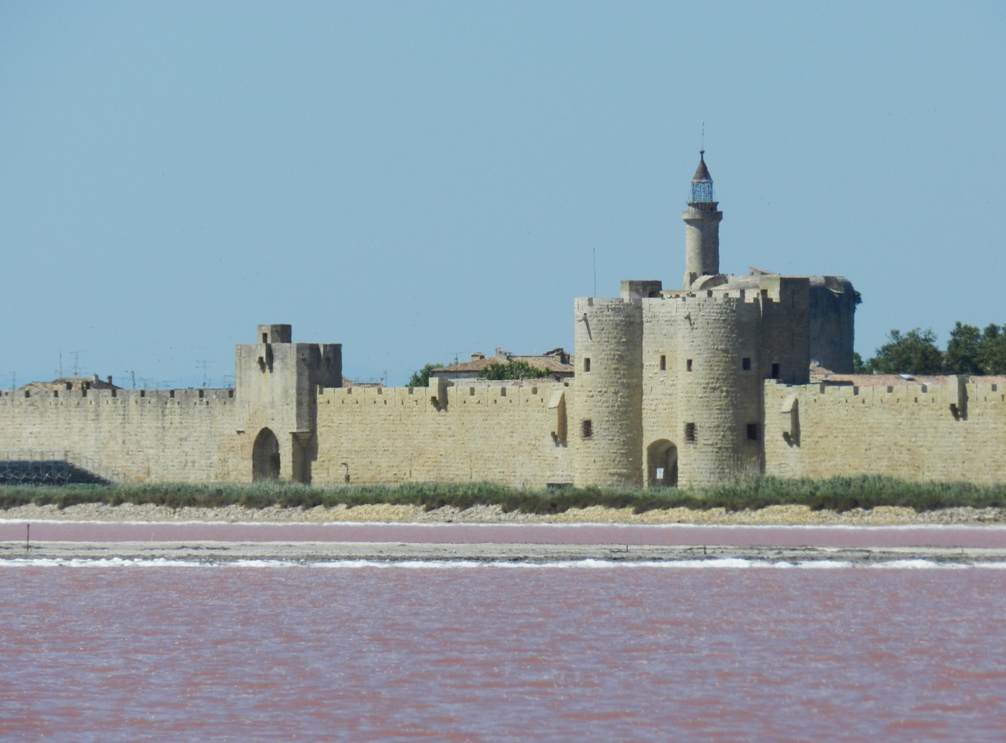 Aïgues Mortes....... vue sur les remparts !!