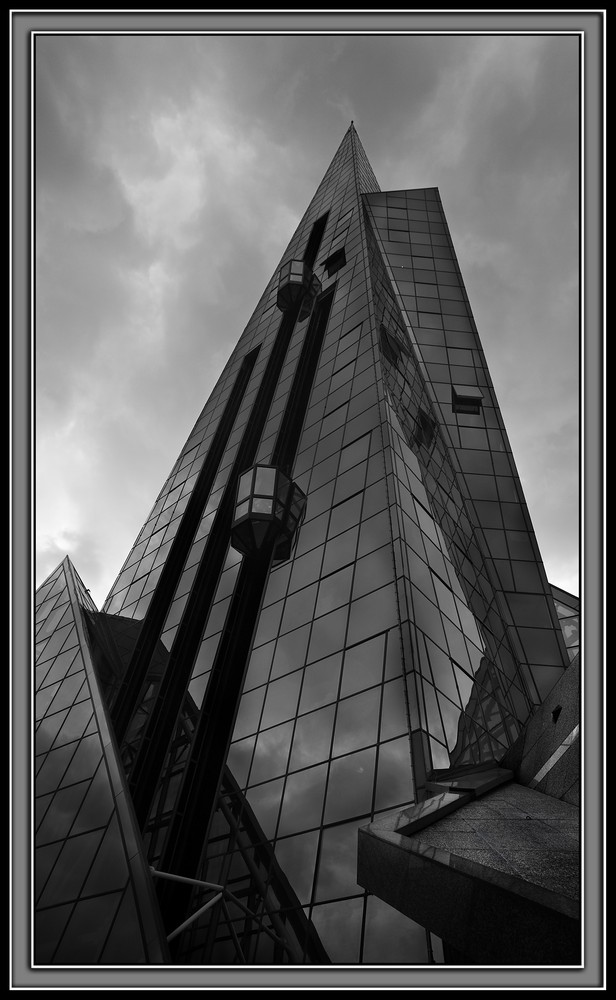 Aguja edificio Caldea (Andorra)