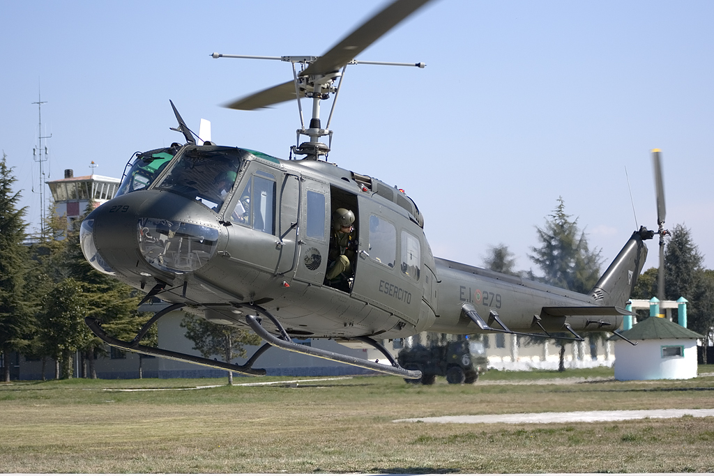 Agusta A205 in decollo