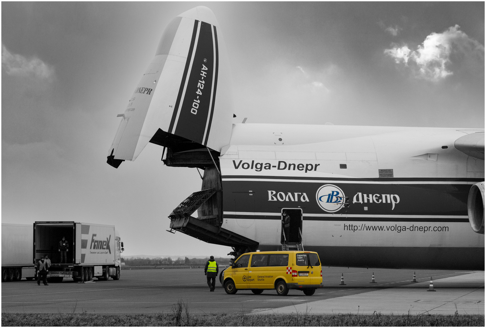 AH 124 100 Volga-Dnepr