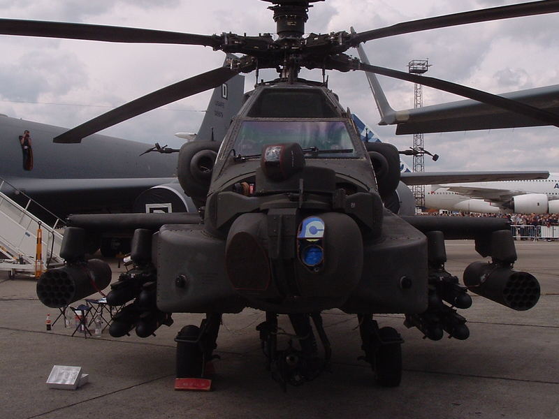 AH-64 Apache voll aufmunitioniert ILA 2006