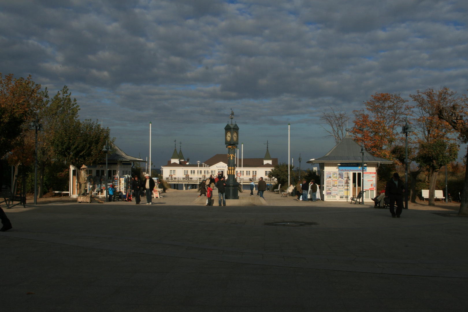 Ahlbek(Usedom)Brückenvorplatz.