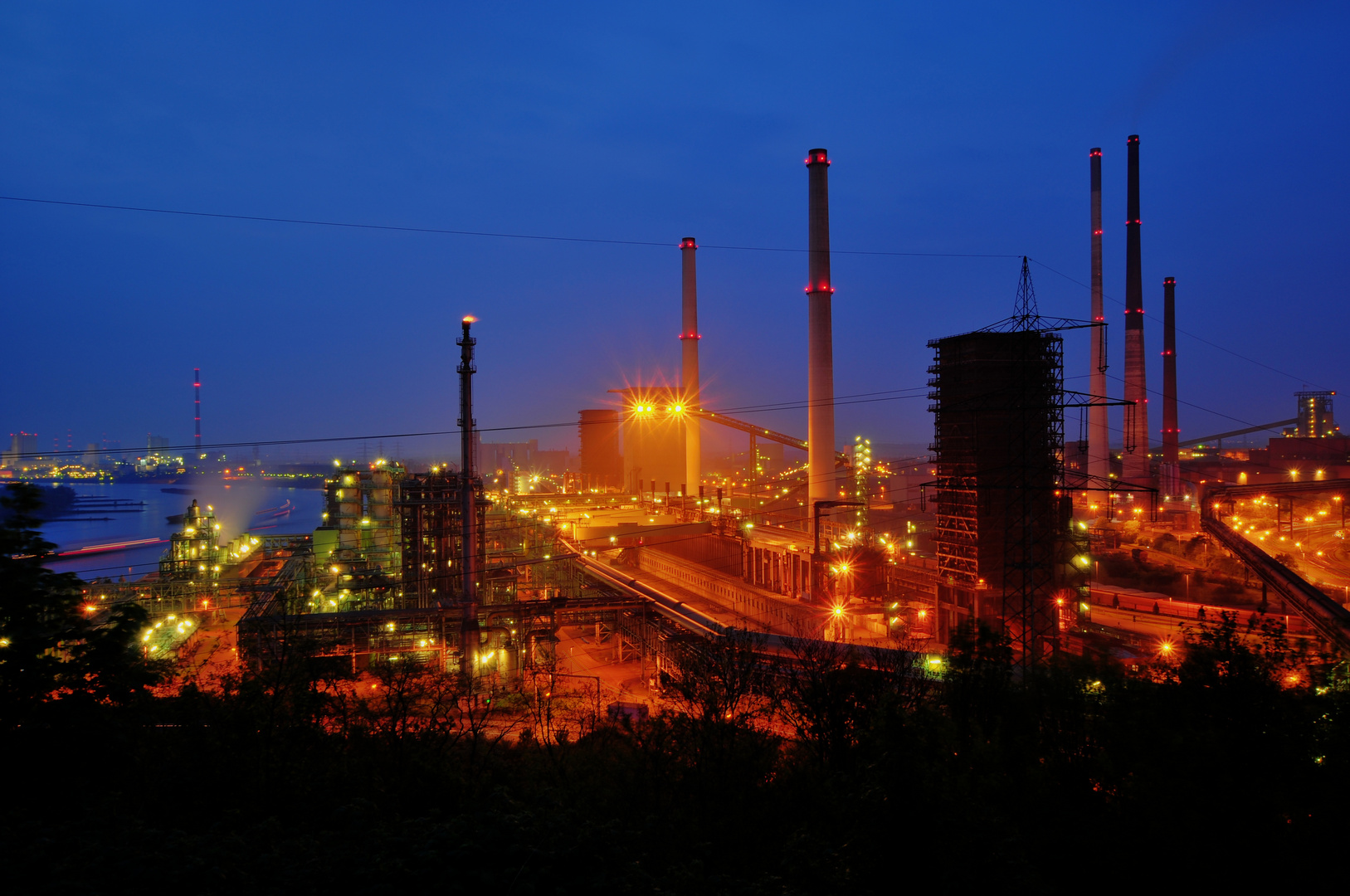 Ahlsumer Berg mit Ausblick auf Thyssen Krupp Steel