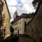 Ahrweiler - Im Sonnenlicht zwischen den Mauern der Stadtbefestigung