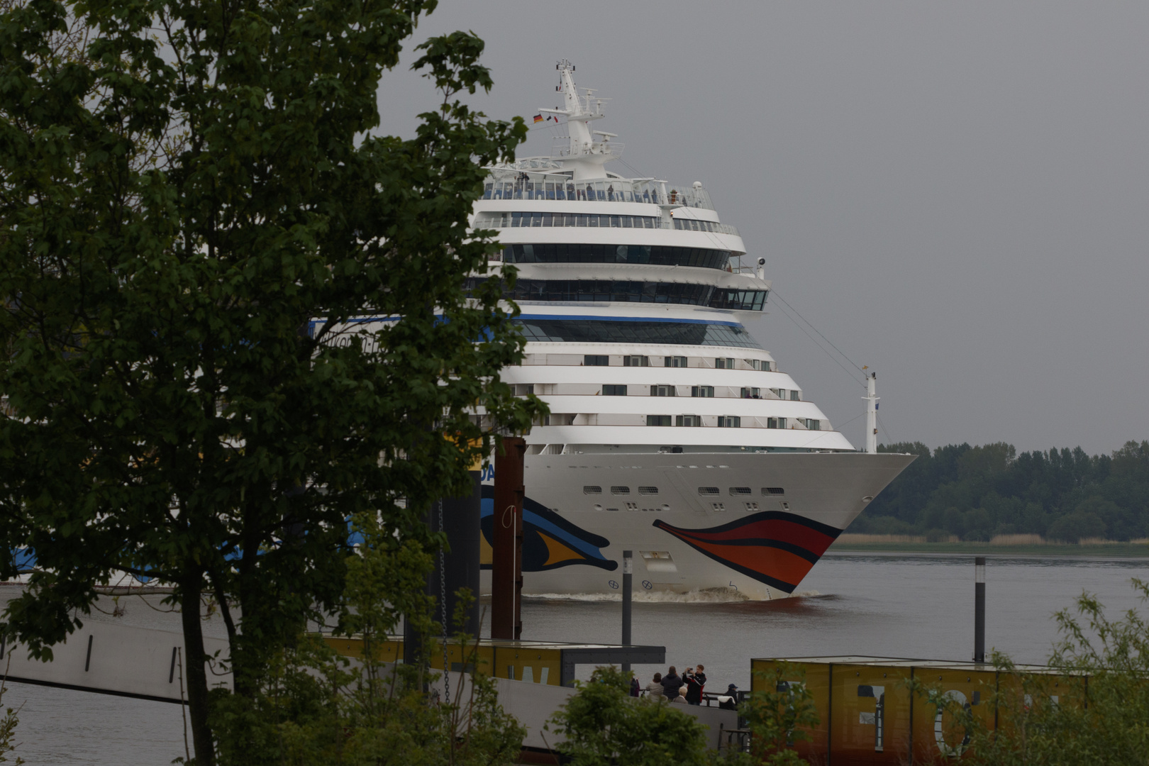 AIDA auf der Elbe