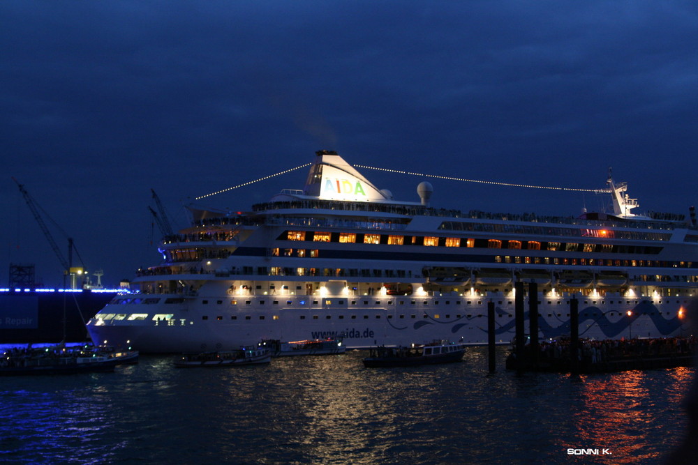 Aida Aura bei den Cruise Days Hamburg 2008