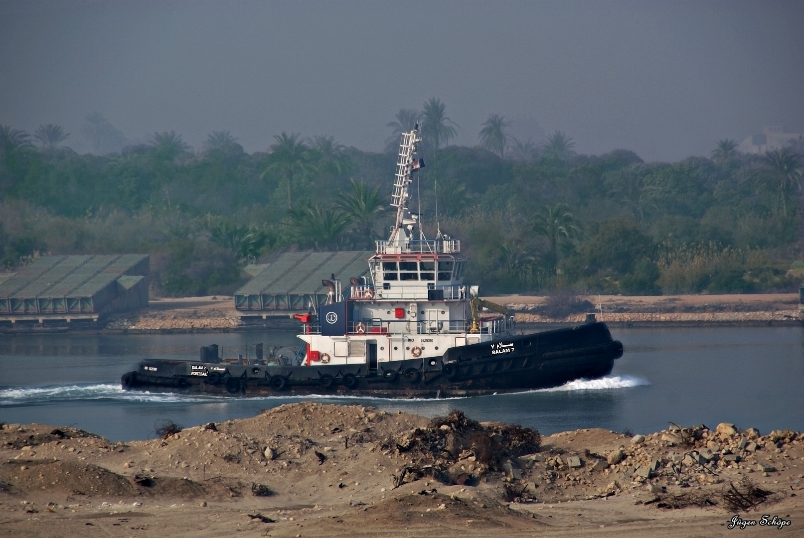 AIDA beim Beginn der Suezkanal Passage 19.02.2013