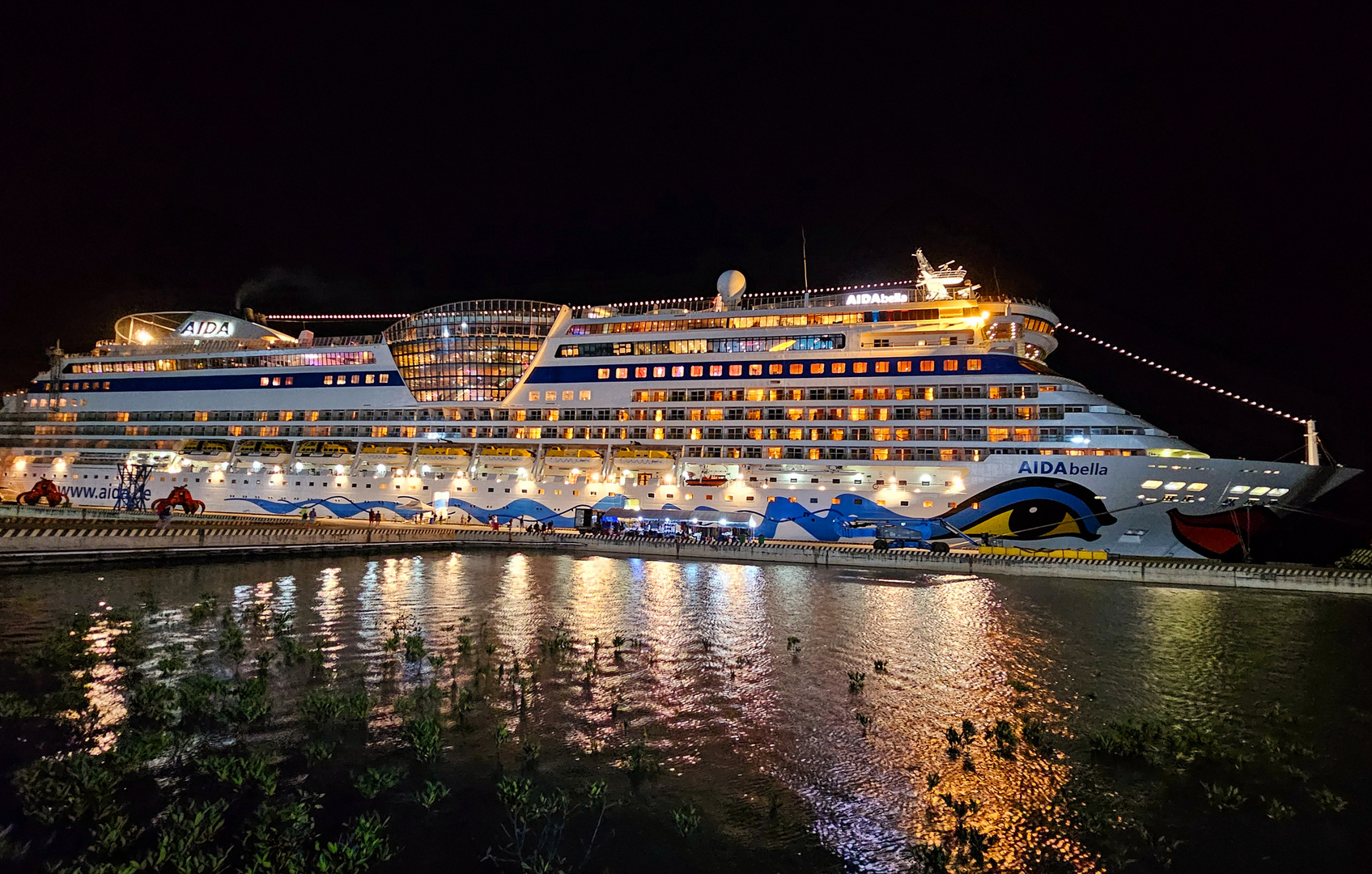 AIDA bella im Hafen