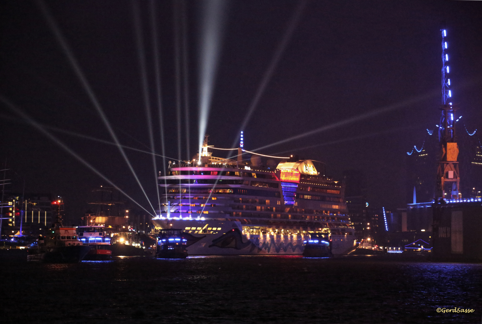 Aida Bella Lasershow in Hamburg 2015