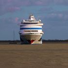 Aida Cara vor der Schleuse Brunsbüttel