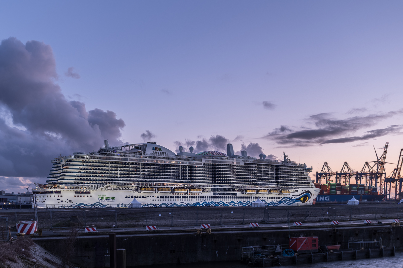 AIDA Cosma Schiffstaufe in Hamburg