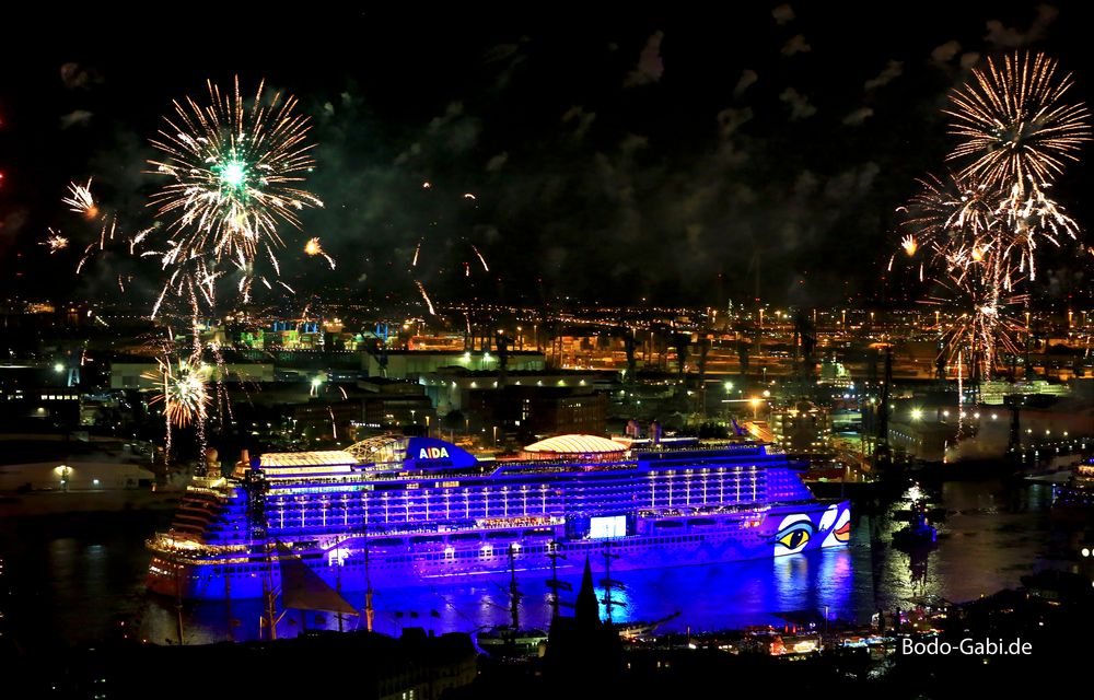 AIDA Feuerwerk lila weiß gold