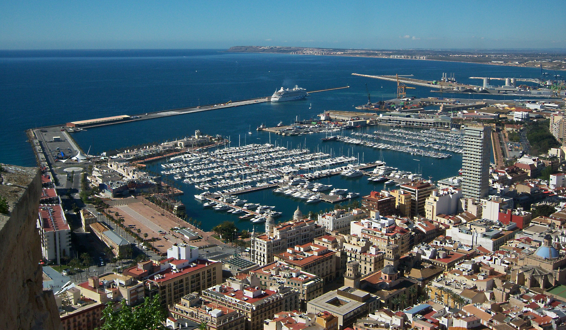 Aida im Hafen von Alicante