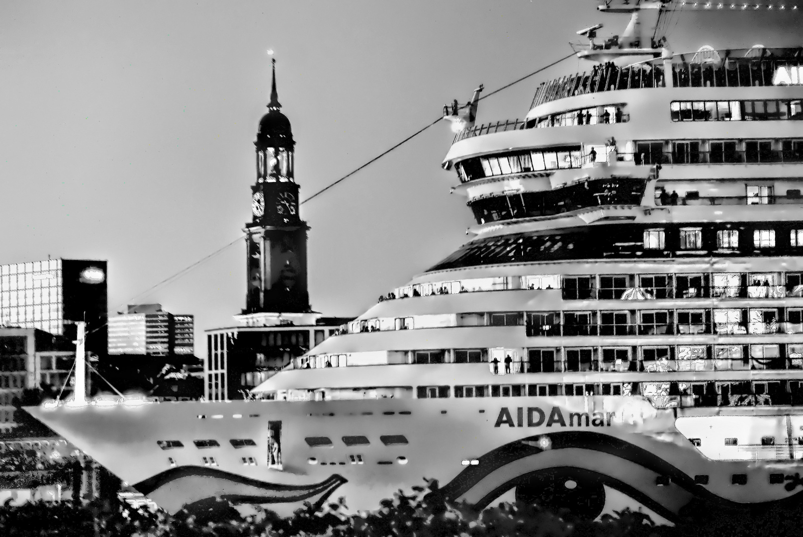 AIDA mar in Hamburg .....