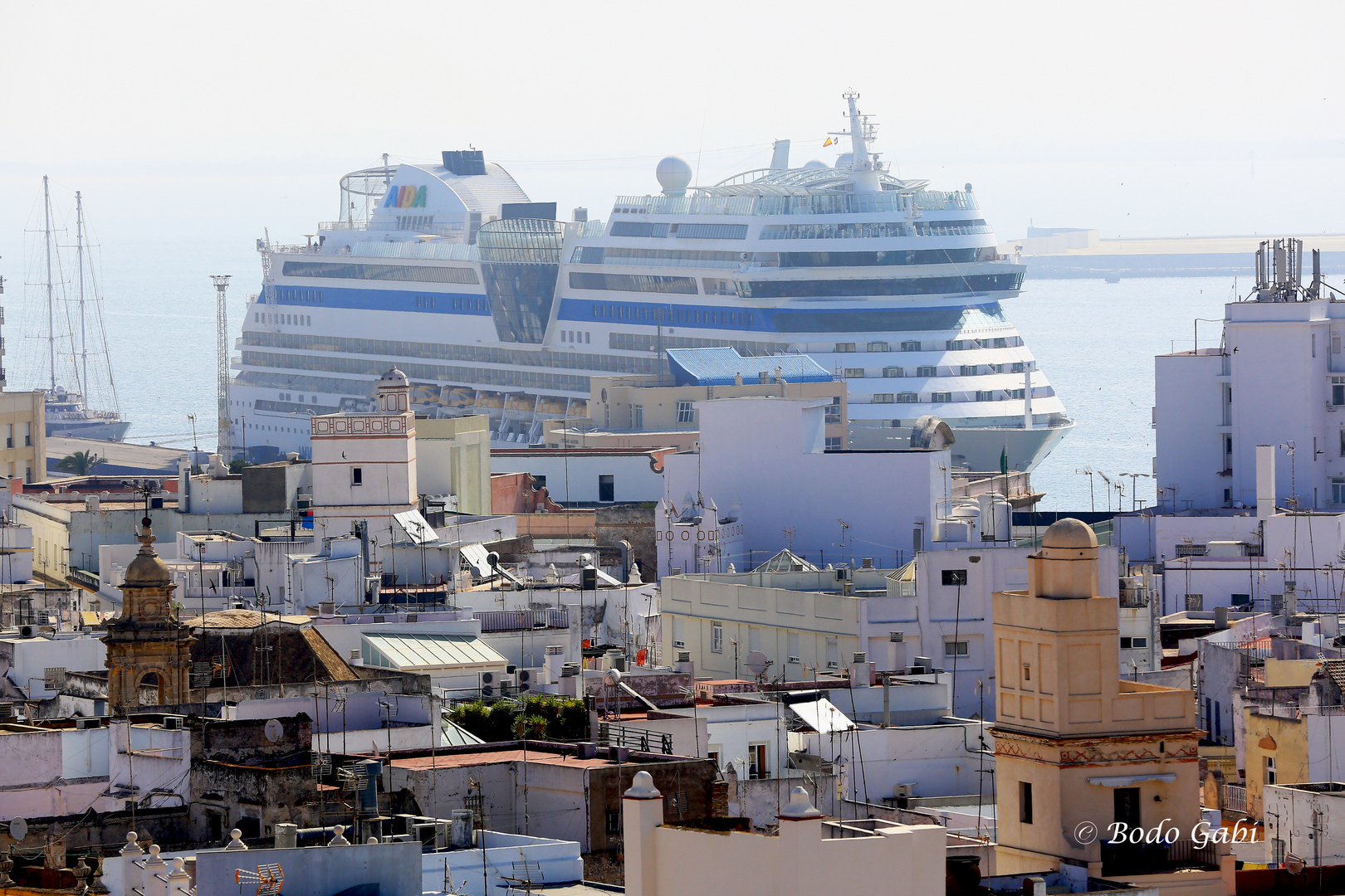 AIDA vor Cadiz