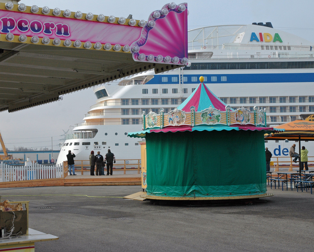 AidaBella in Emden - vor dem Besucheransturm