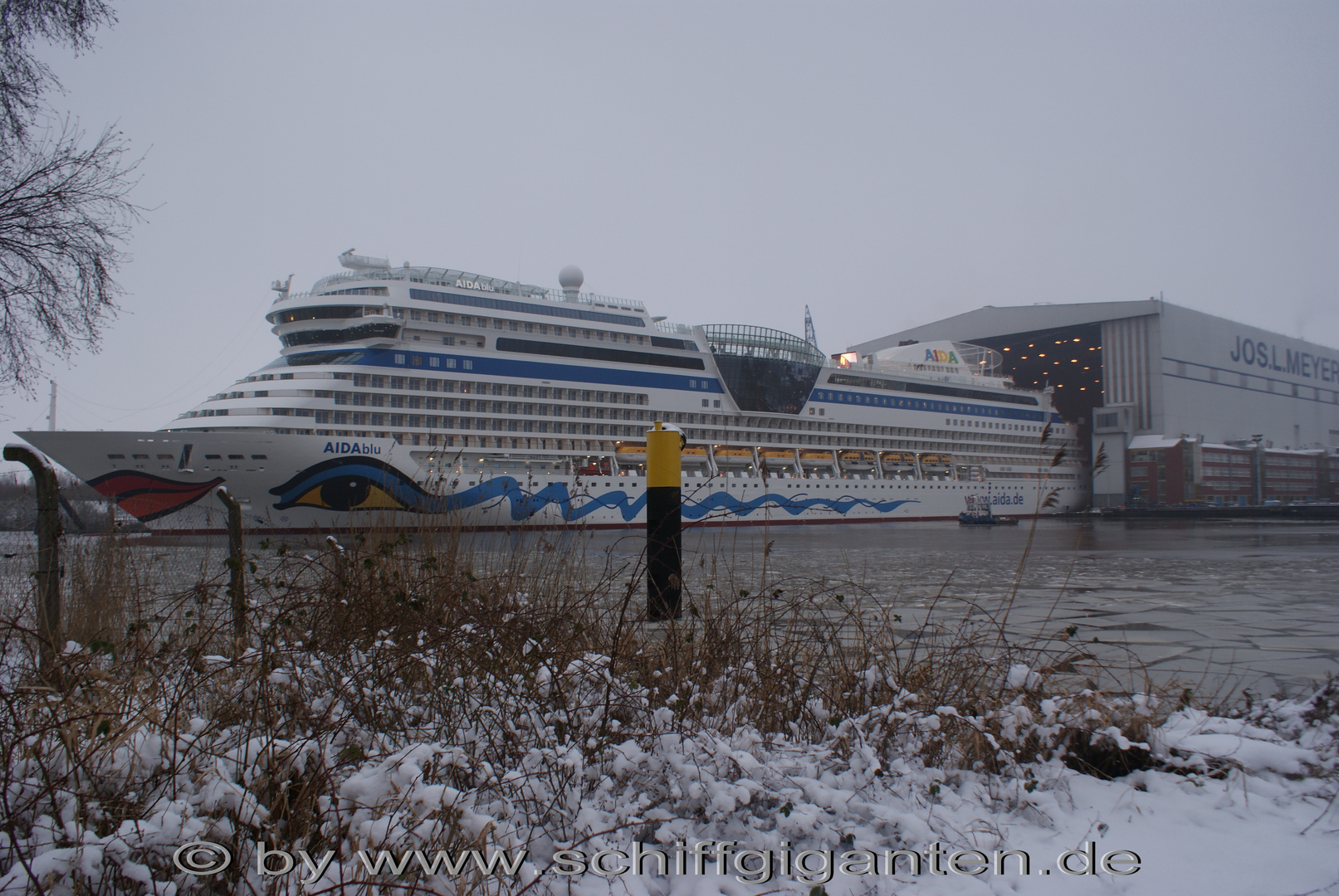 AIDAblu beim Ausdocken 3