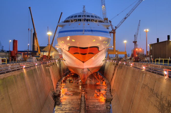 AIDAblu in der Lloyd Werft Bremerhaven