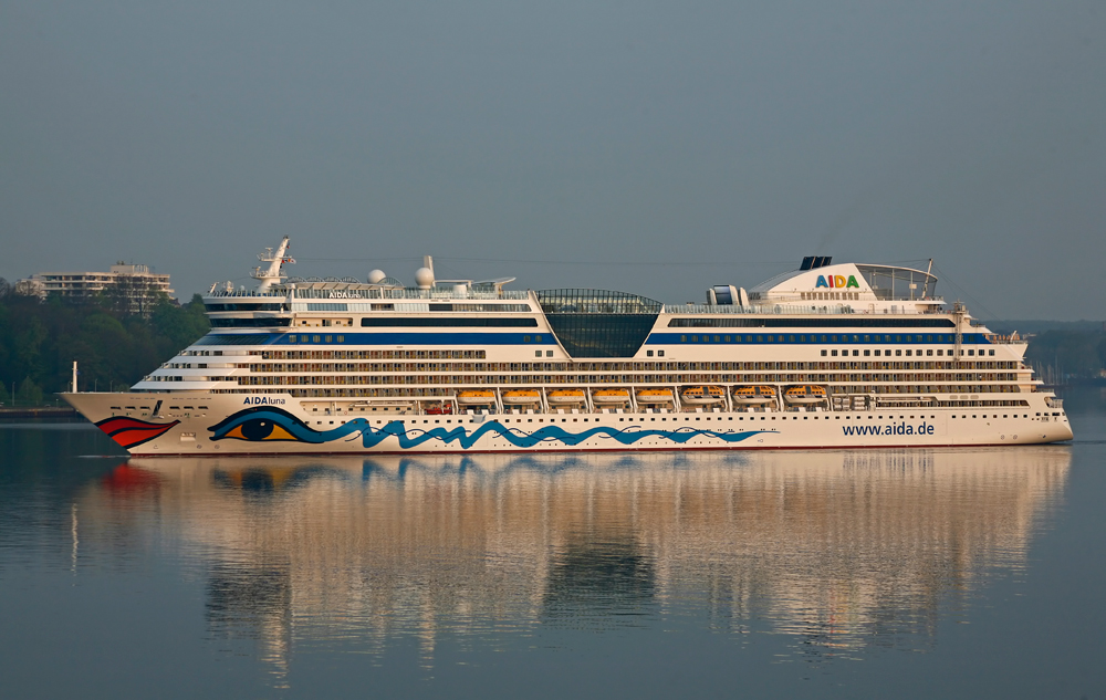 AIDAluna lief am 26.04.2009 mit den ersten Sonnenstrahlen in Kiel ein.