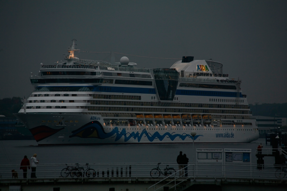 AIDAluna zu Besuch in Kiel