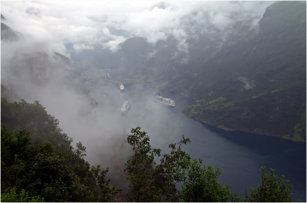 AIDAmar unter den Wolken