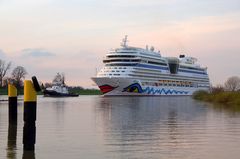 AIDAmar verlässt Papenburg