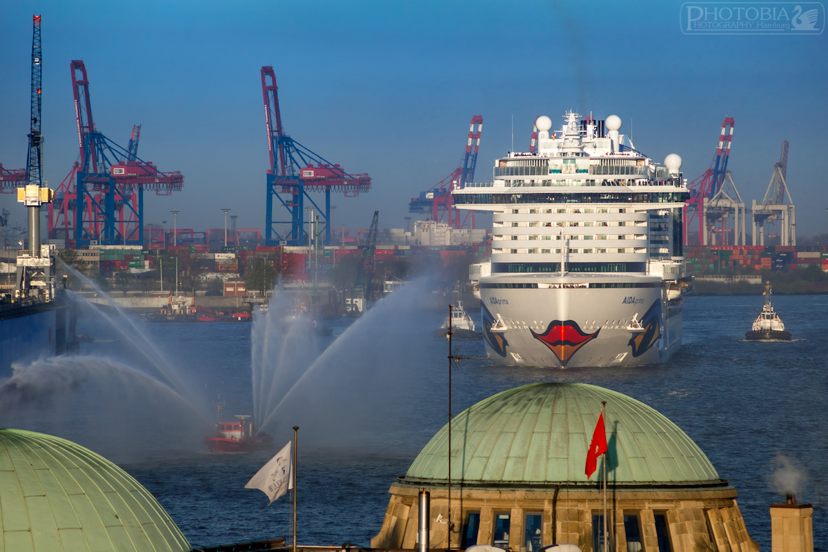 AIDAprima im Heimathafen Hamburg