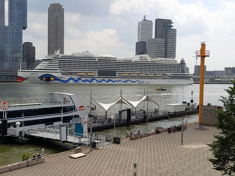 AIDAprima in Rotterdam 