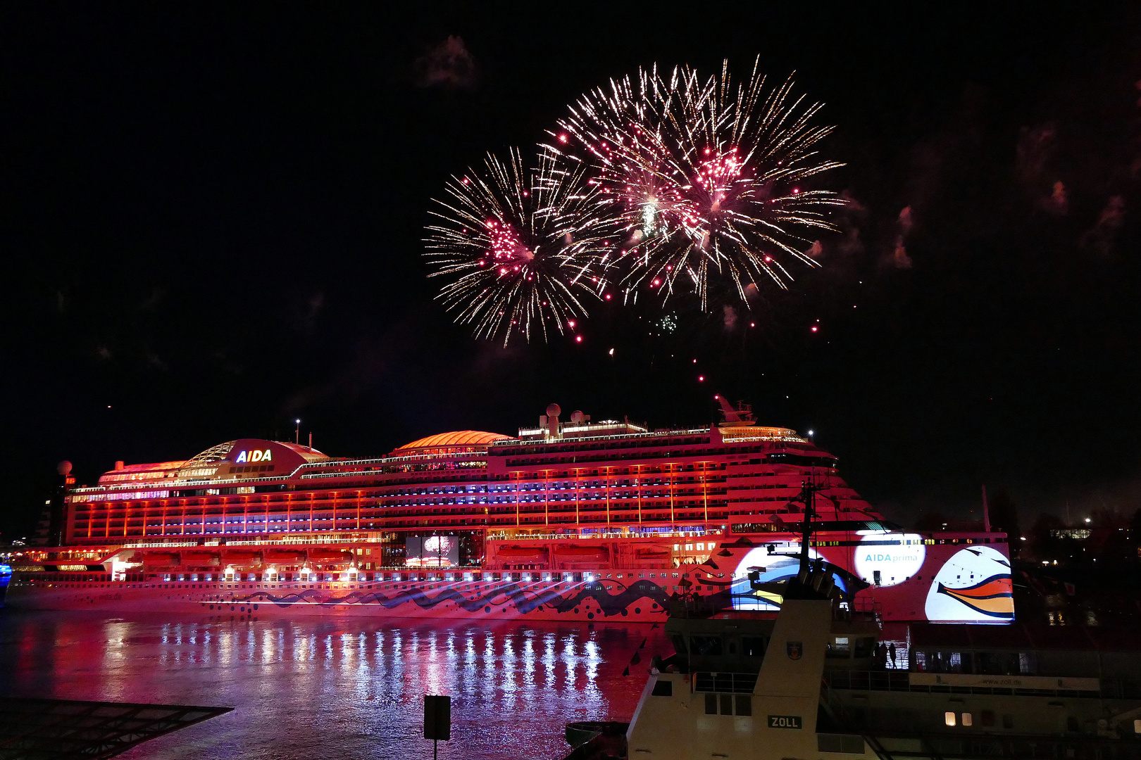 AIDAPrima Taufe u. Feuerwerk in Hamburg 2016 