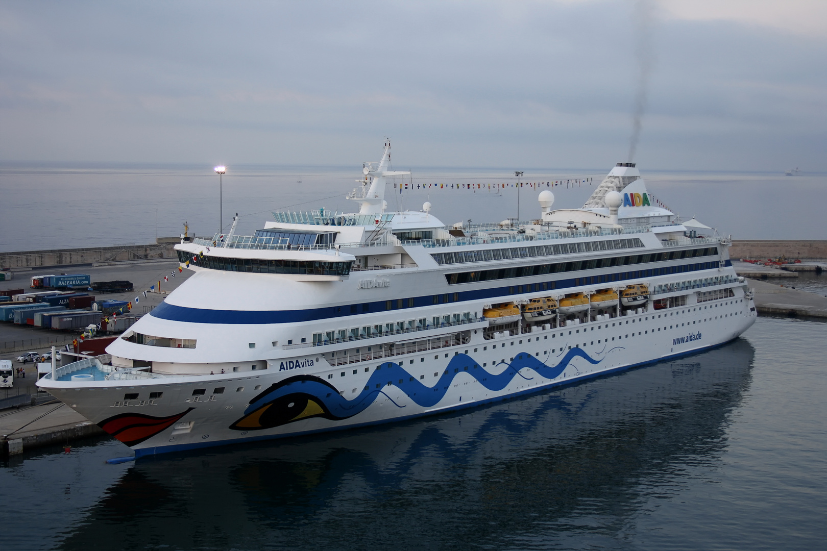 AIDAvita im Hafen von Palma de Mallorca Foto & Bild | europe, balearic islands, spain Bilder auf ...