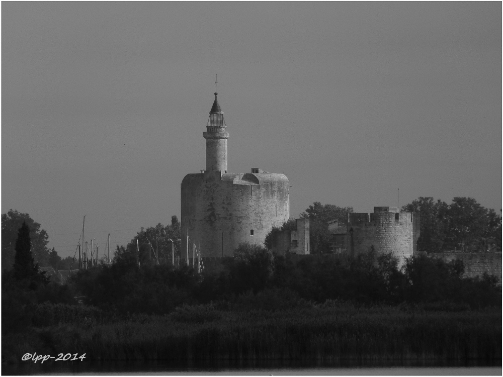 Aigues-Mortes en noir