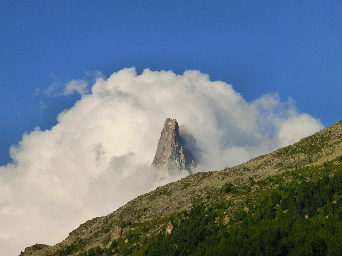 Aiguille du Dru im Nebel