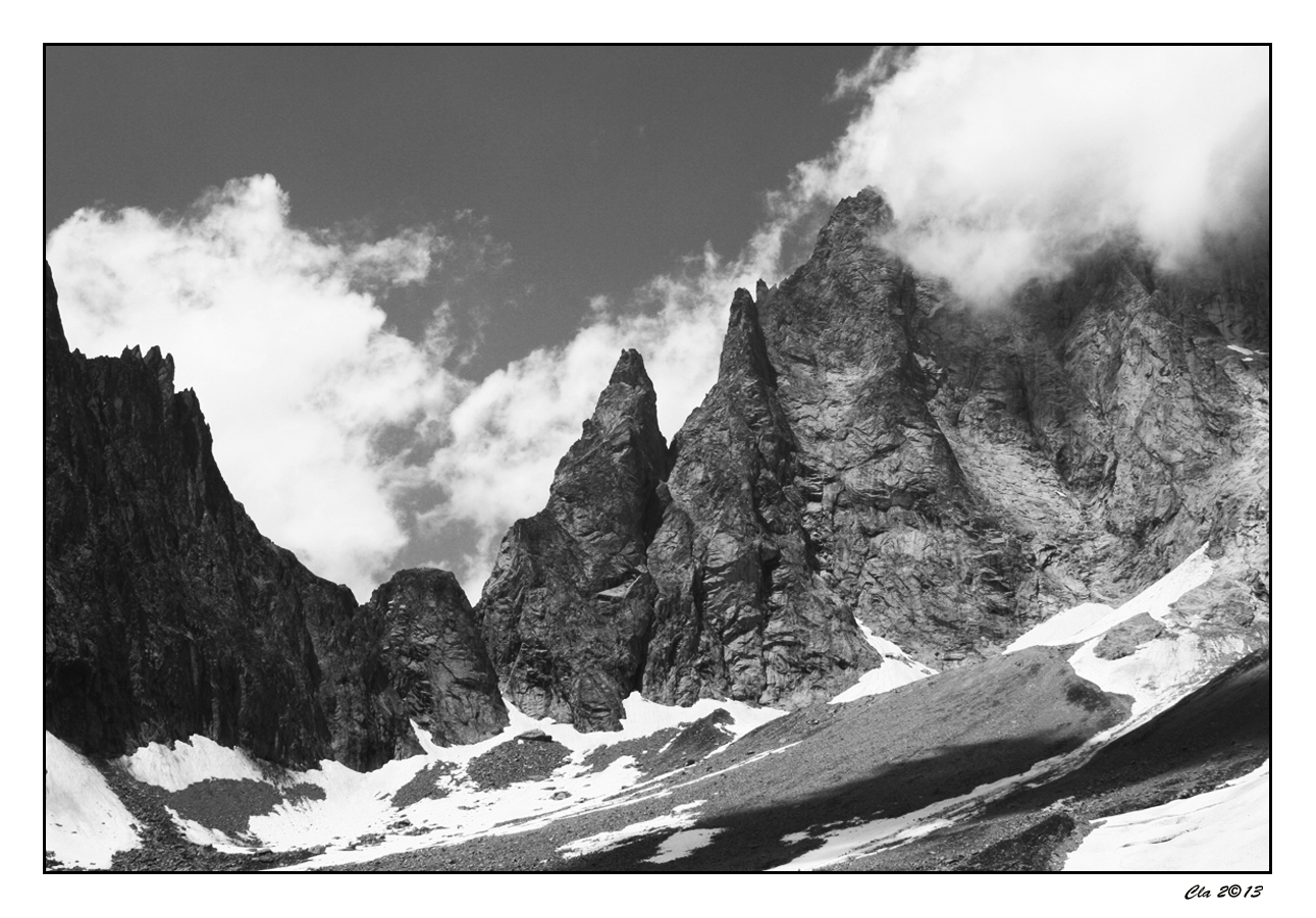 ...Aiguille noire de Peuterey... Mont Blanc...