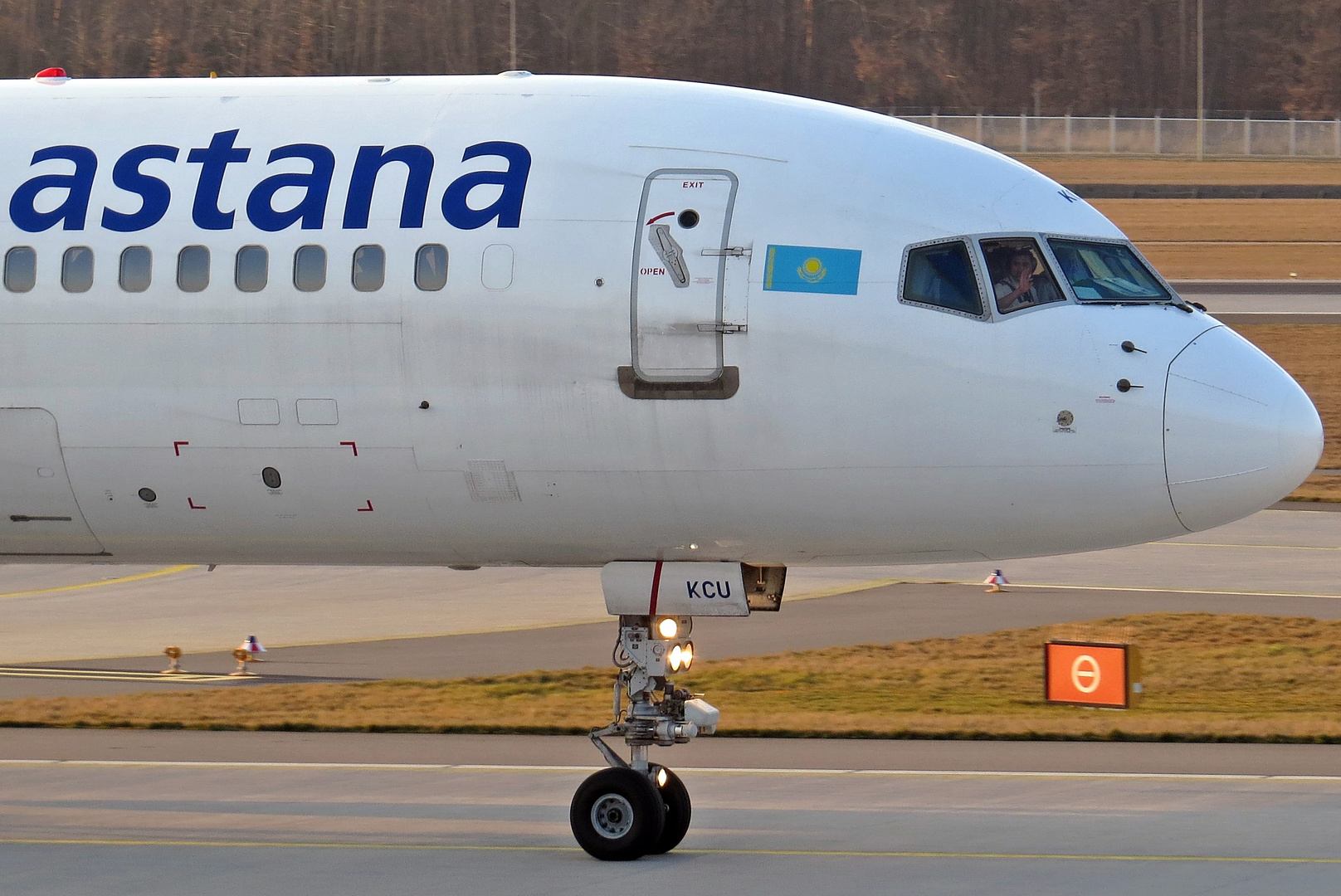 Air Astana - Boeing 757-23N, P4-KCU