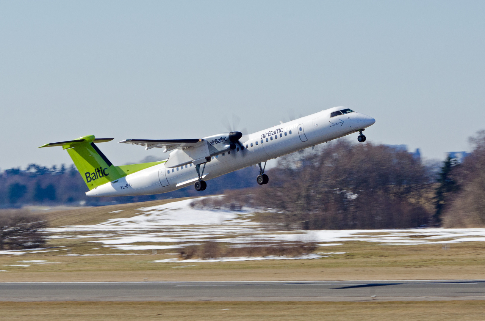 Air Baltic De Havilland Canada DHC-8-402Q