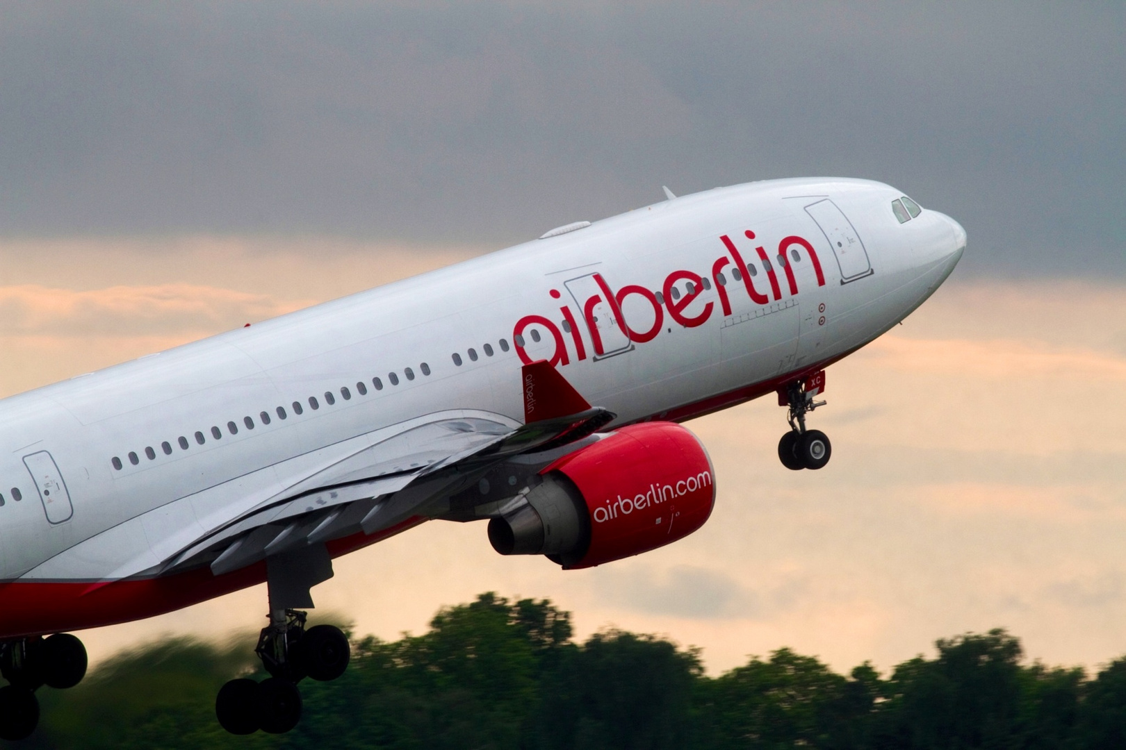 Air Berlin A330 beim Abflug aus Hamburg