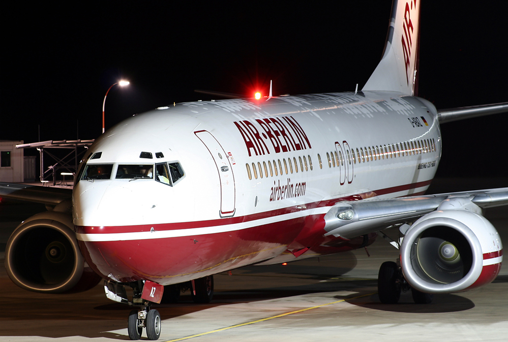 Air Berlin Boeing 737.800 @ night