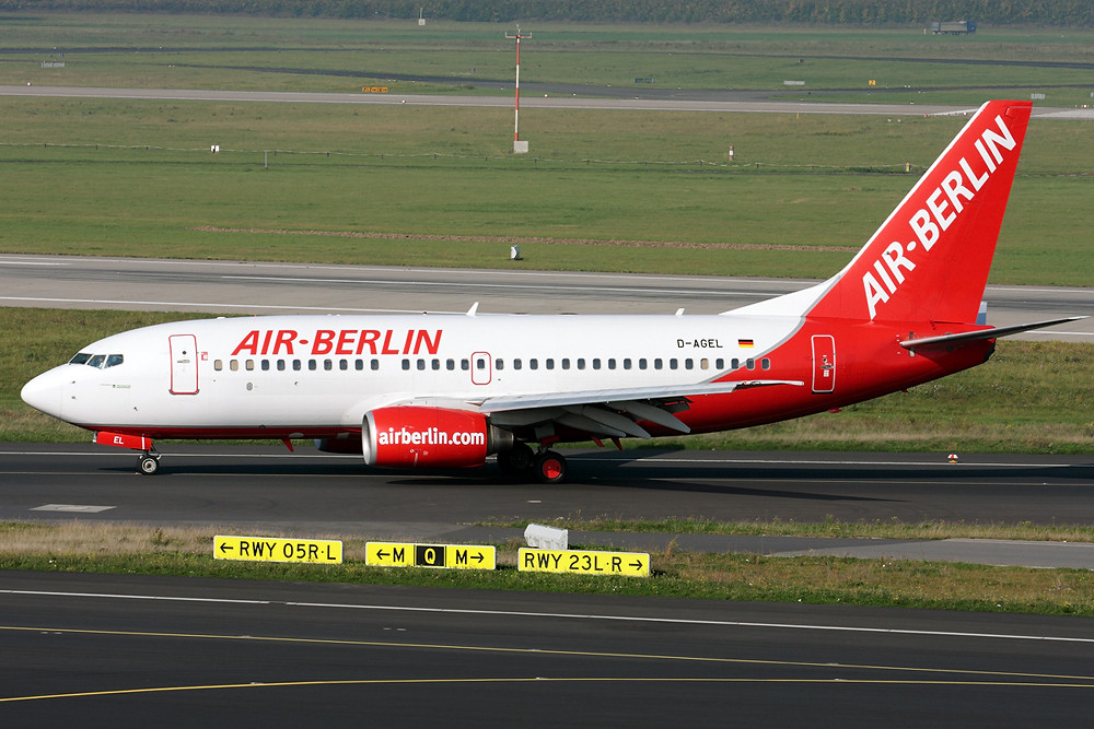 Air Berlin (Germania) Boeing 737-700 beim taxi in Düsseldorf