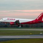 Air-Berlin im Sonnenuntergang im Anflug