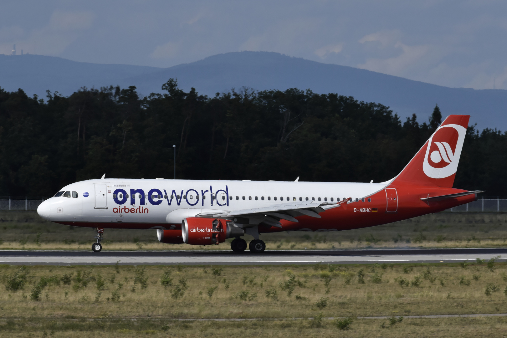Air Berlin Member of One World  D-ABHC Airbus A320-200