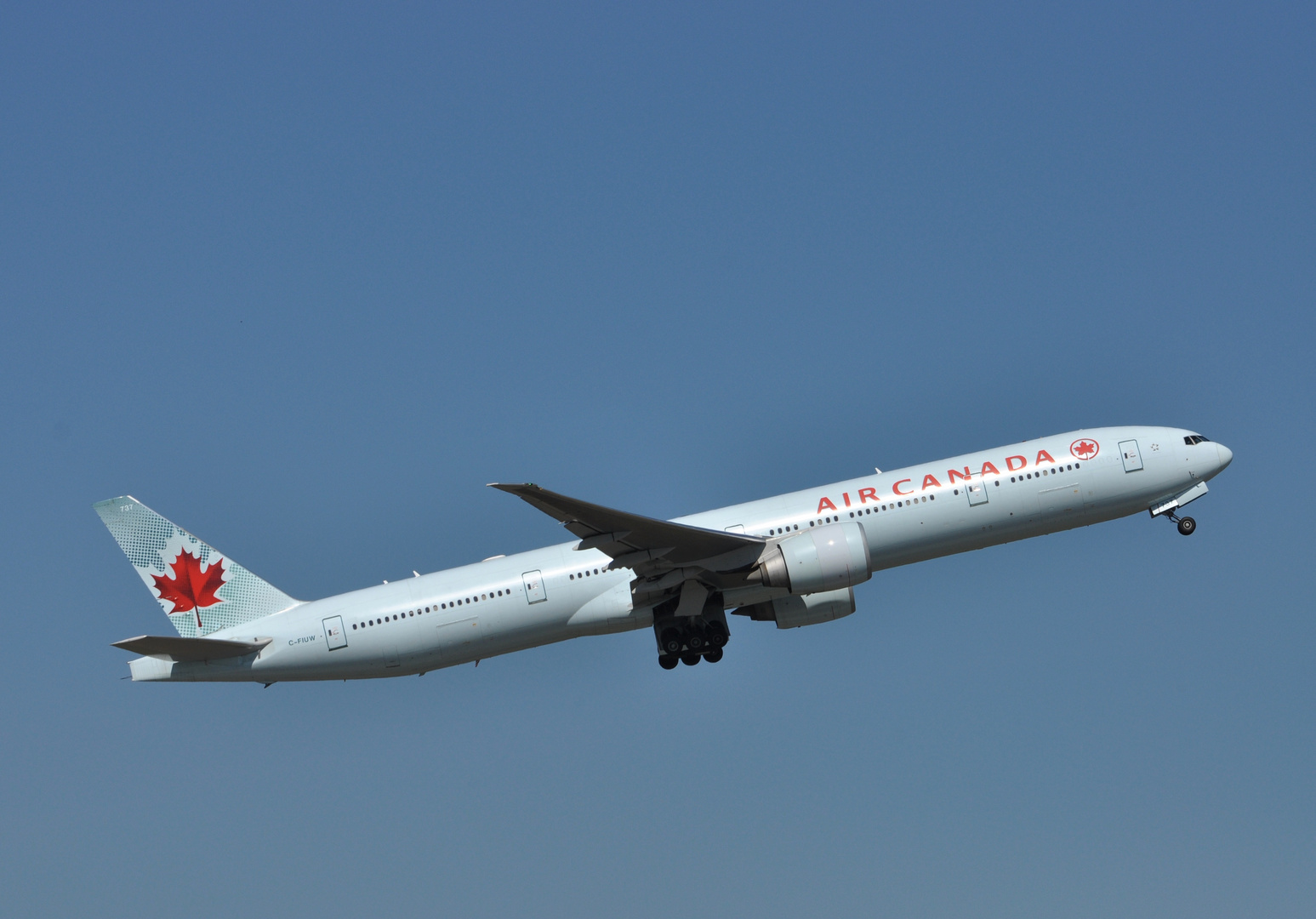 Air Canada C-FIUW