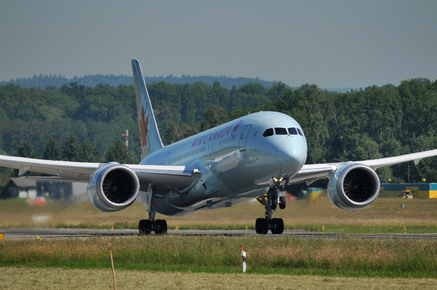 Air Canada Dreamliner C-GHPQ