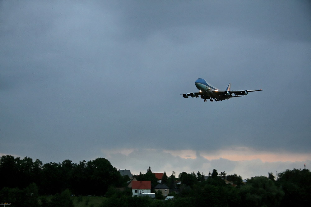 Air Force One in Dresden " Welcome Mr. Präsident "