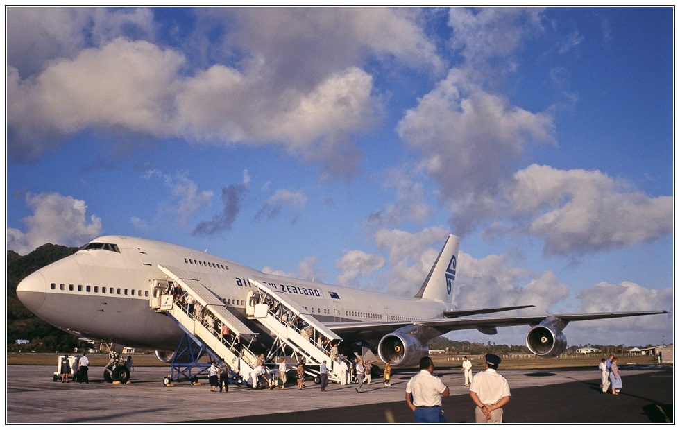 Air New Zealand B747 - Flughafen Rarotonga (Cook Inseln)