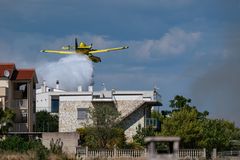 Air Tractor AT-802F Fire Boss bei der Arbeit