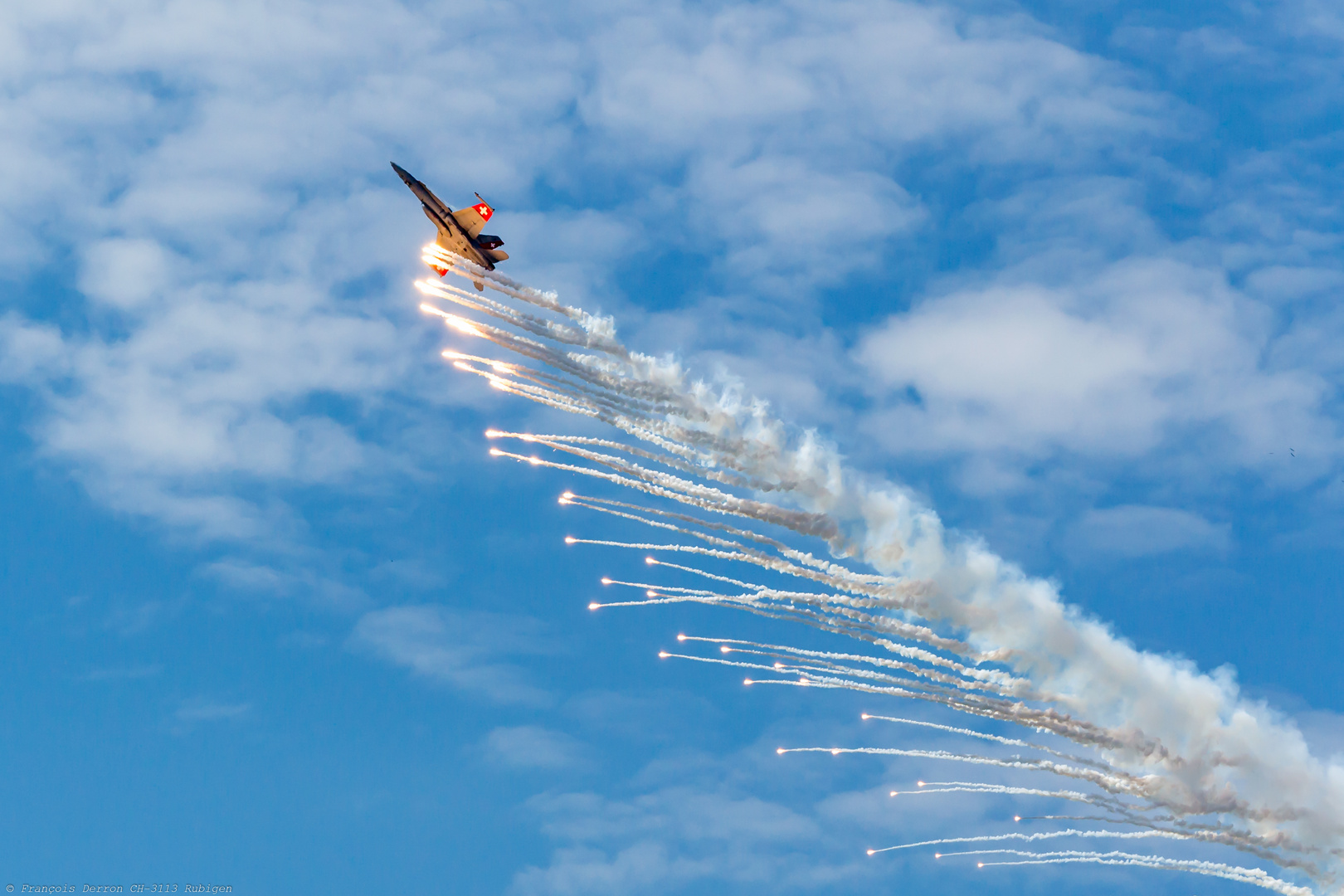 Air14 Payerne (CH) / 100 Jahre CH-Luftwaffe / FA-18 Solo-Display