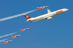 AIR14 - SWISS A330 & Patrouille Suisse