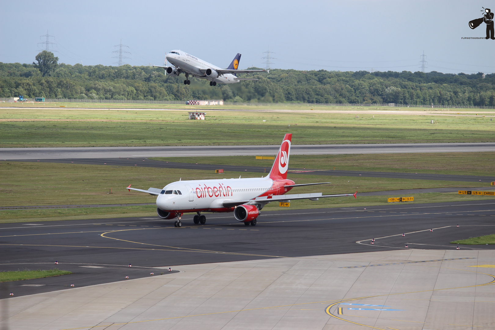 AirBerlin A320 (D-ABZI) und Lufthansa A320 (D-AIQW)